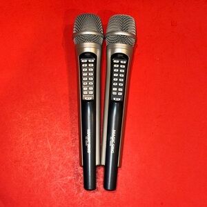 MAGIC SING EG-18000 Wireless Microphones 2 Digital Karaoke Duet Mics READ